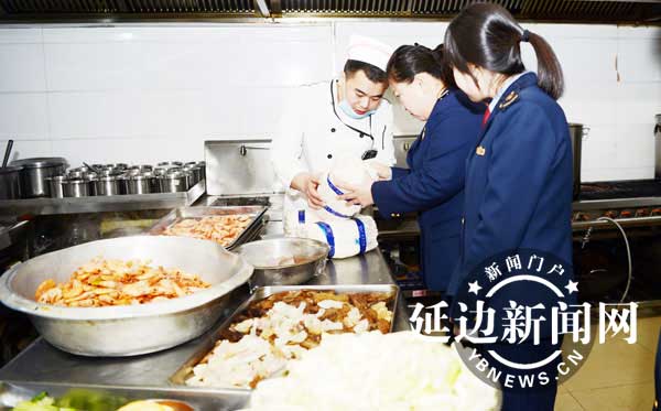 專(zhuān)項(xiàng)檢查春節(jié)前餐飲環(huán)節(jié)食品安全，讓年夜飯更安全美味